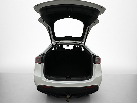 Tesla Model Y 10 of 25