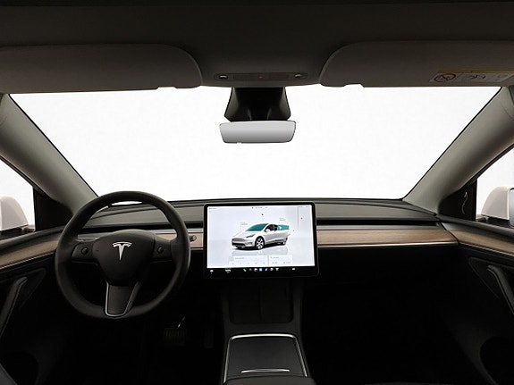 Tesla Model Y 18 of 25