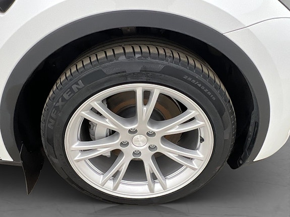 Tesla Model Y 25 of 25