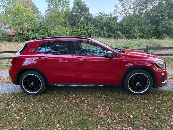 Mercedes-Benz GLA220 2 of 6