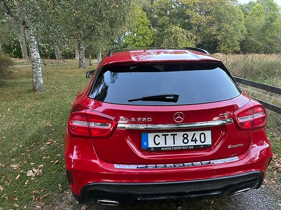 Mercedes-Benz GLA220 3 of 6