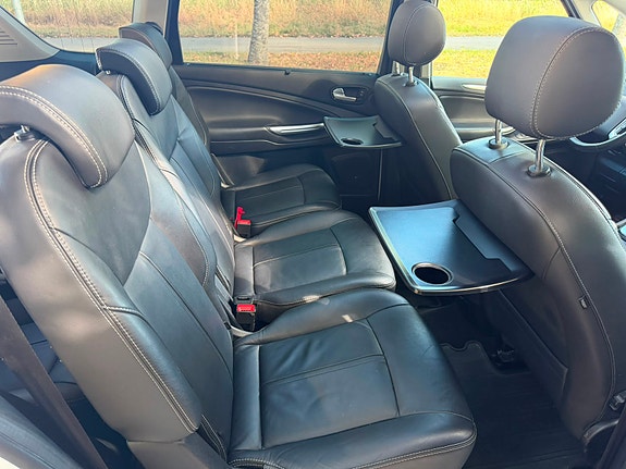 Ford S-MAX 9 of 17