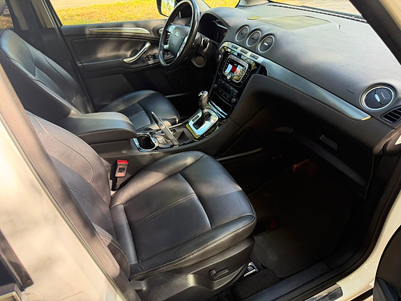 Ford S-MAX 12 of 17