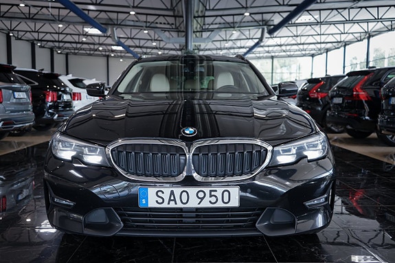 BMW 330e 2 of 25