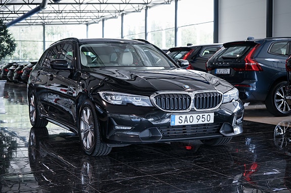 BMW 330e 3 of 25
