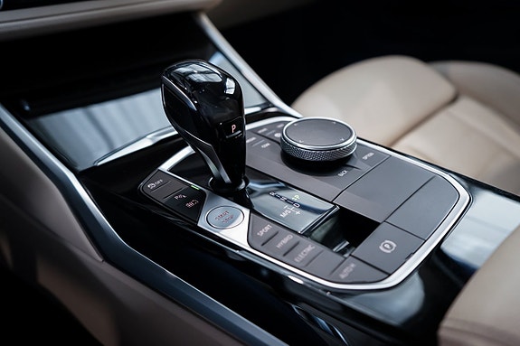 BMW 330e 15 of 25