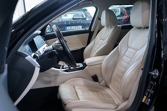 BMW 330e 19 of 25