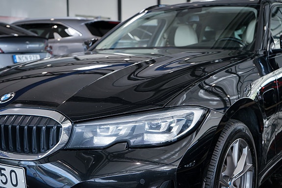 BMW 330e 4 of 25