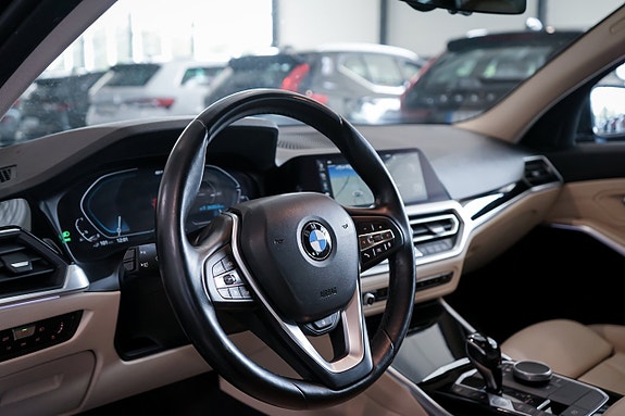 BMW 330e 10 of 25