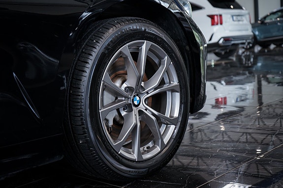 BMW 330e 5 of 25