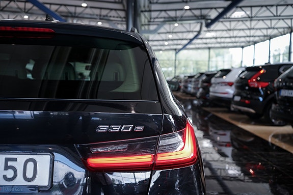 BMW 330e 9 of 25