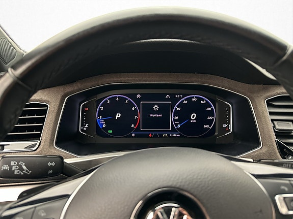 Volkswagen T-Roc 17 of 30
