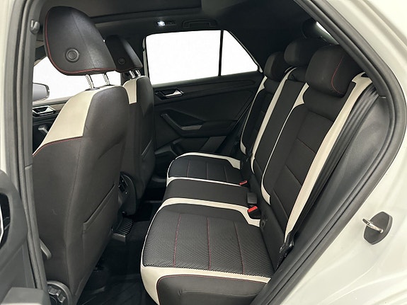 Volkswagen T-Roc 14 of 30