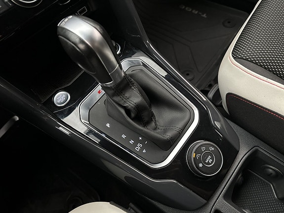 Volkswagen T-Roc 25 of 30