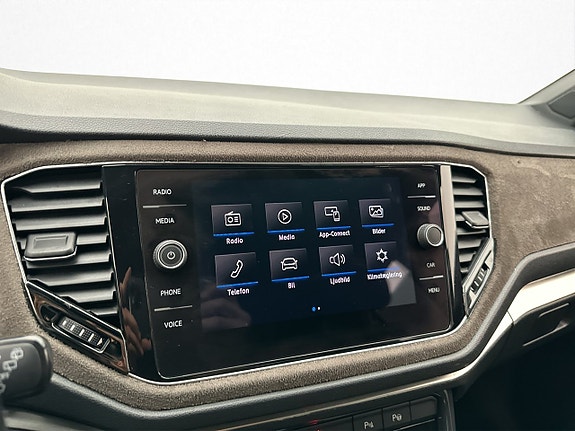 Volkswagen T-Roc 21 of 30