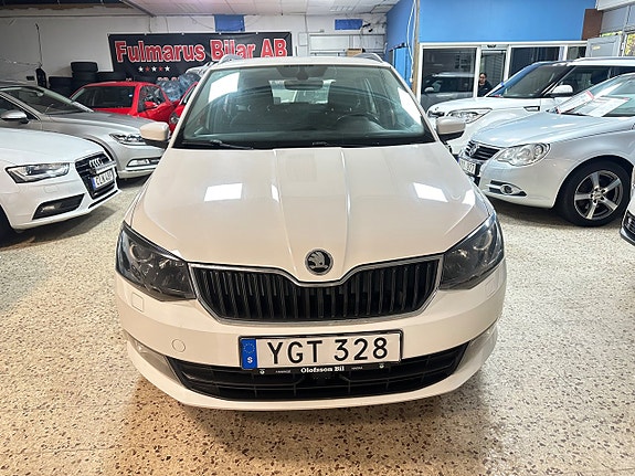 Skoda Fabia 2 of 15
