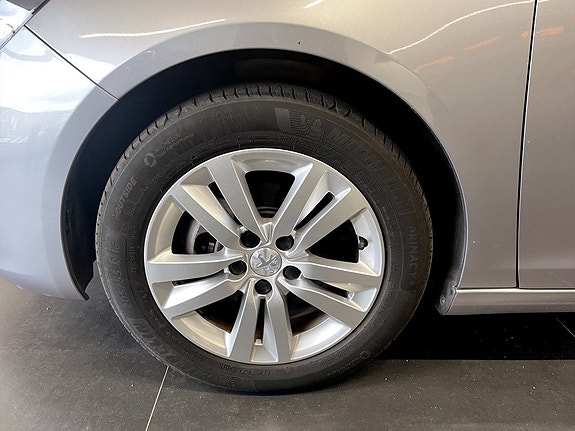 Peugeot 308 SW 16 of 19