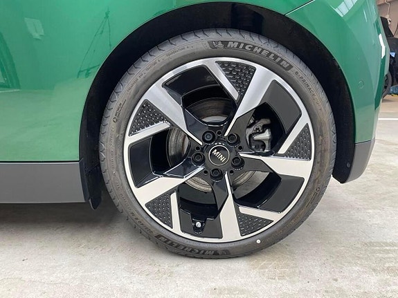 MINI Cooper E 12 of 15