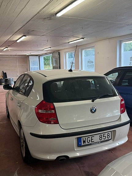 BMW 116d 2 of 5