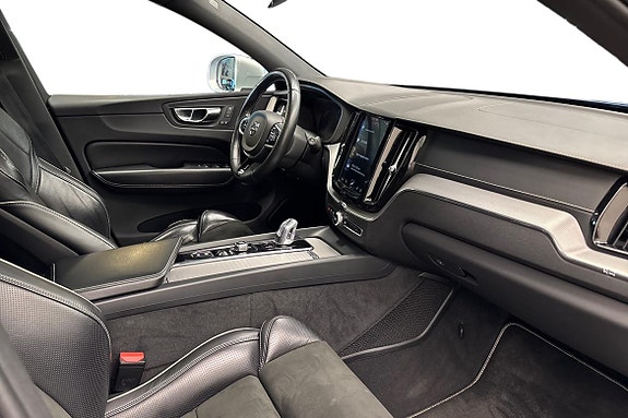 Volvo XC60 10 of 24