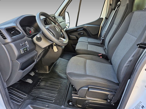 Renault Master 8 of 12