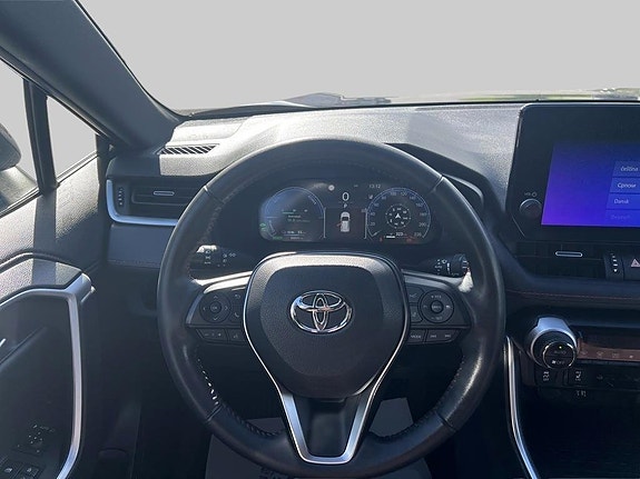 Toyota RAV4 10 of 17