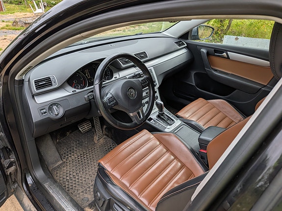 Volkswagen Passat Alltrack 3 of 3