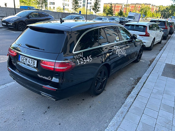 Mercedes-Benz E220 3 of 5