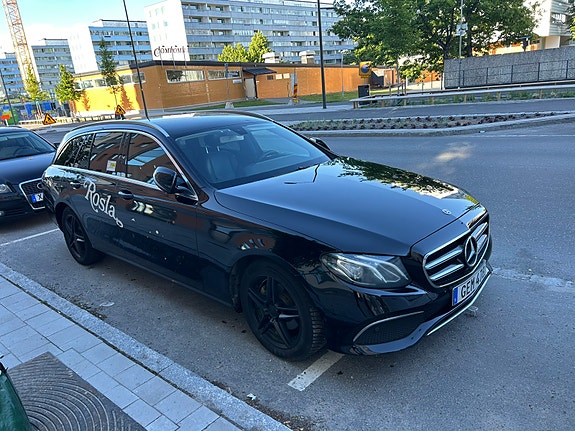 Mercedes-Benz E220 4 of 5