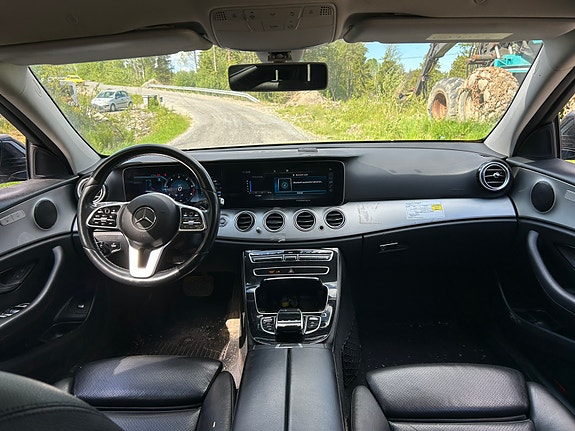 Mercedes-Benz E220 5 of 5