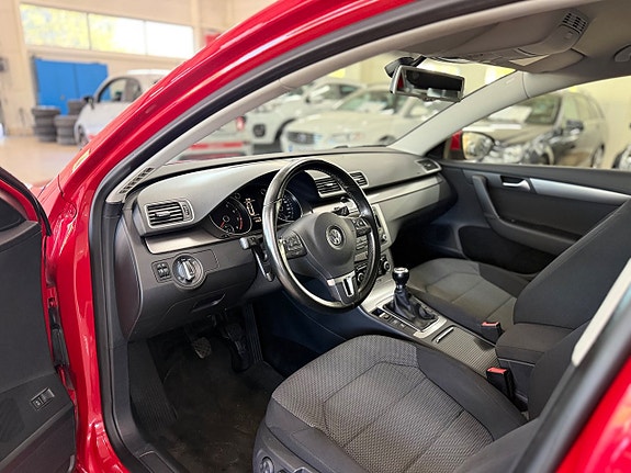 Volkswagen Passat 8 of 12