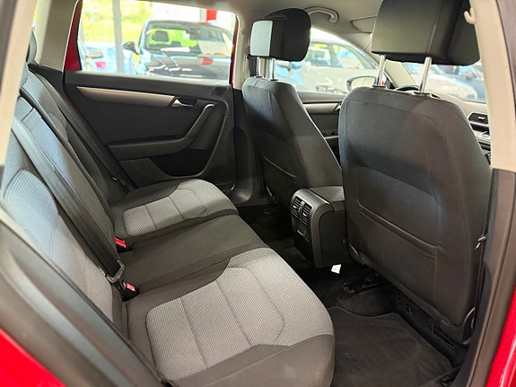Volkswagen Passat 11 of 12