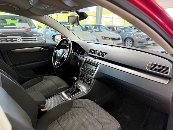 Volkswagen Passat 10 of 12