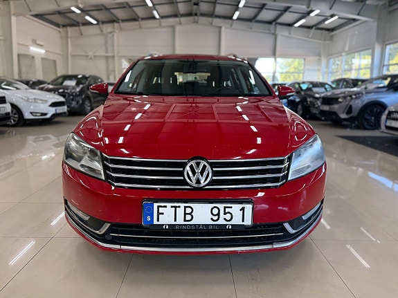 Volkswagen Passat 2 of 12