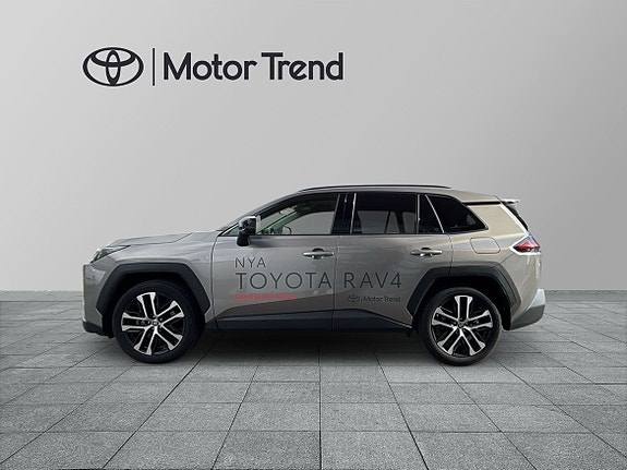 Toyota RAV4 3 of 26