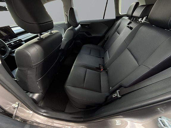 Toyota RAV4 8 of 26