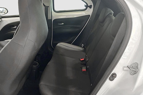 Toyota Aygo X 8 of 11