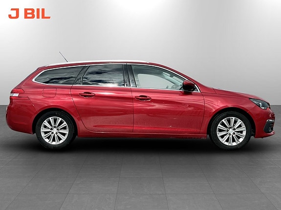 Peugeot 308 SW 13 of 16
