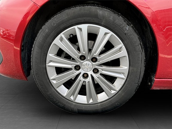 Peugeot 308 SW 14 of 16