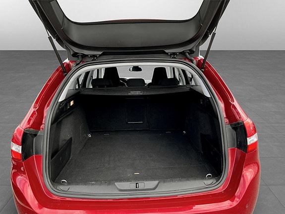Peugeot 308 SW 15 of 16