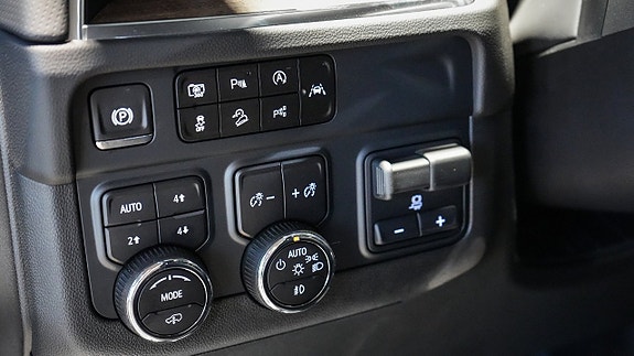 Chevrolet Suburban 18 of 30