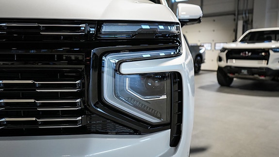 Chevrolet Suburban 10 of 30