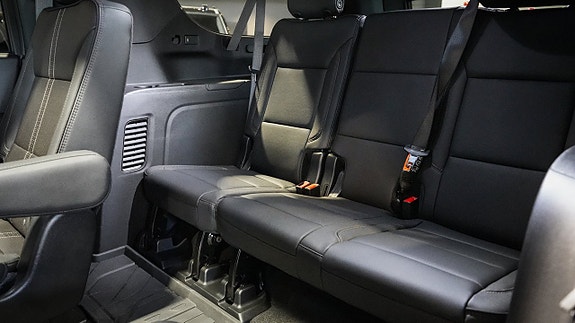 Chevrolet Suburban 14 of 30