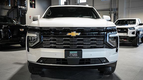 Chevrolet Suburban 3 of 30