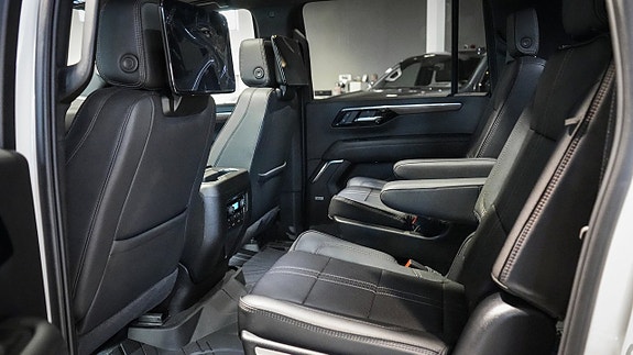 Chevrolet Suburban 13 of 30