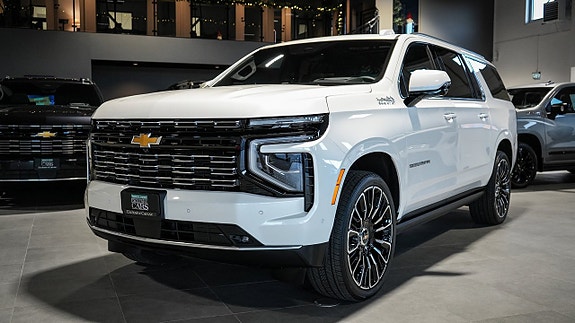 Chevrolet Suburban 2 of 30