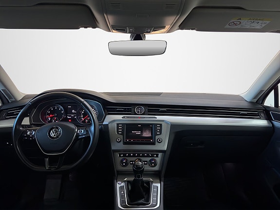 Volkswagen Passat 13 of 26