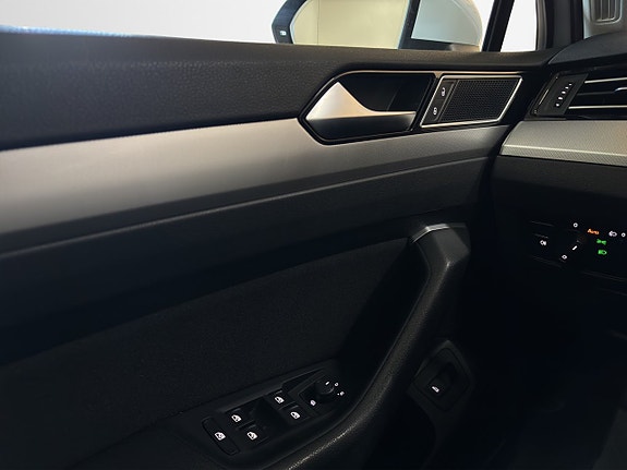 Volkswagen Passat 14 of 26
