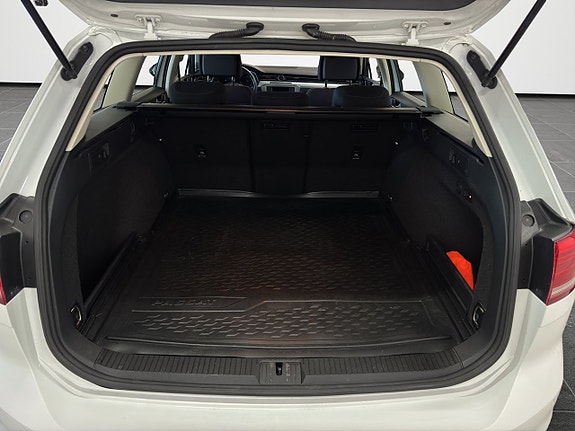Volkswagen Passat 25 of 26