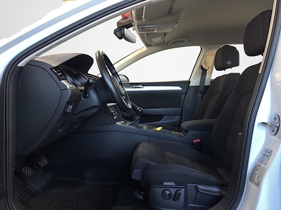 Volkswagen Passat 10 of 26